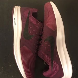 NEVER WORN- Nike Free Run Tennis Shoes